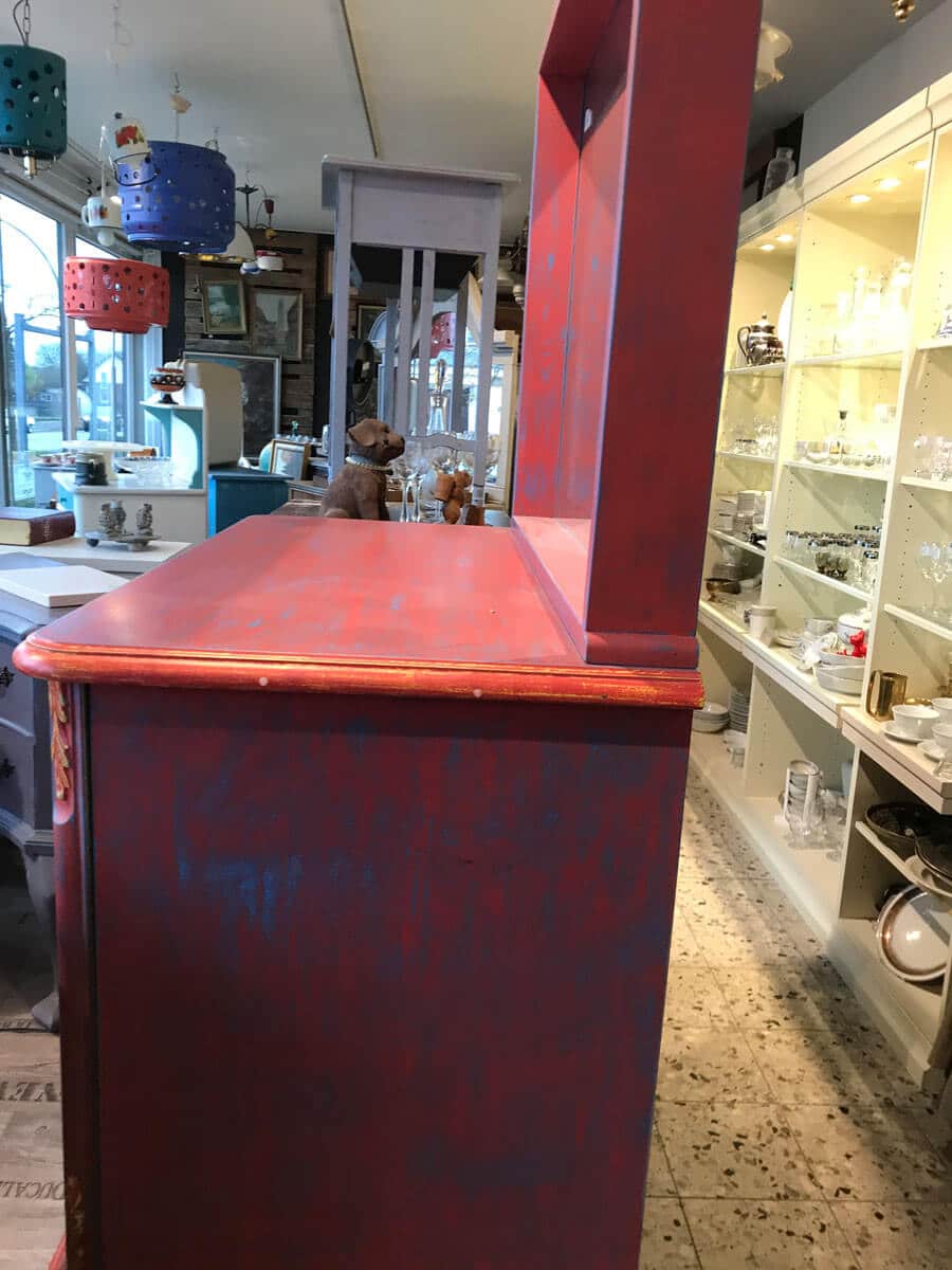 Liebevoll restaurierter Spiegelschrank in Rot – Bild 2