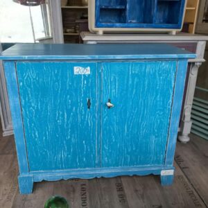 Liebevoll restaurierte Kommode in blau