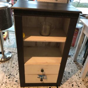 Liebevoll restaurierte Kommode