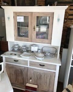 restaurierte Buffet Weiß-Braun