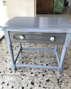 restaurierte Tischchen Blau-Grau